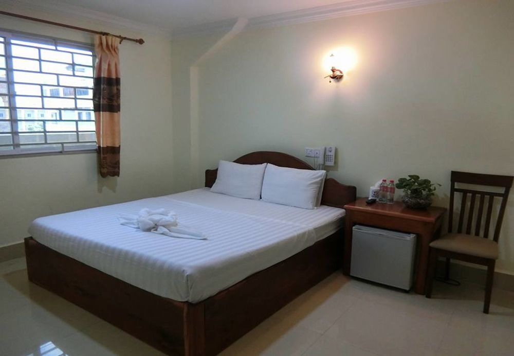First Hotel Battambang Exterior photo
